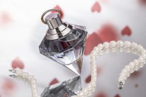 Najlepsze perfumy Warszawa centrum. Zastosowania zapachów. Woda kolońska a woda toaletowa różnica