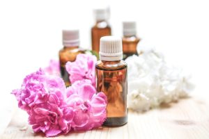 Perfumy jak zrobić? Własna pachnąca kompozycja – składniki perfum